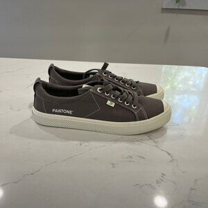 Cariuma Pantone Sand Contrast Thread Canvas low top Sneakers Size 11